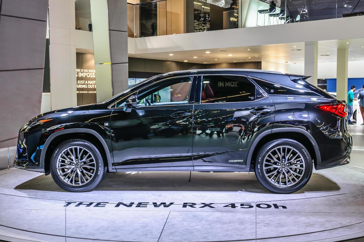 frankfurt - september 2015 lexus rx450h auf der iaa international vorgestellt foto