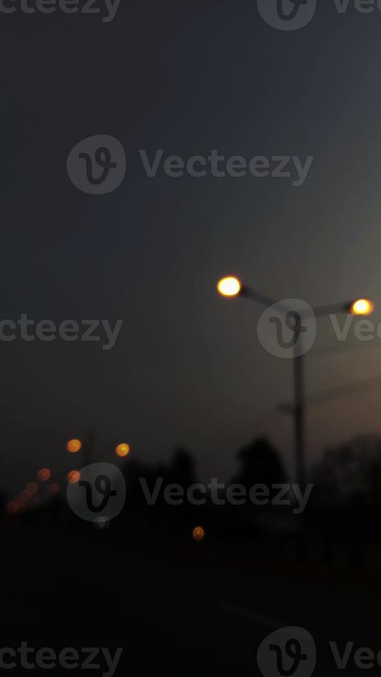 Stadt Nachtlicht Bokeh defokussierter Hintergrund foto