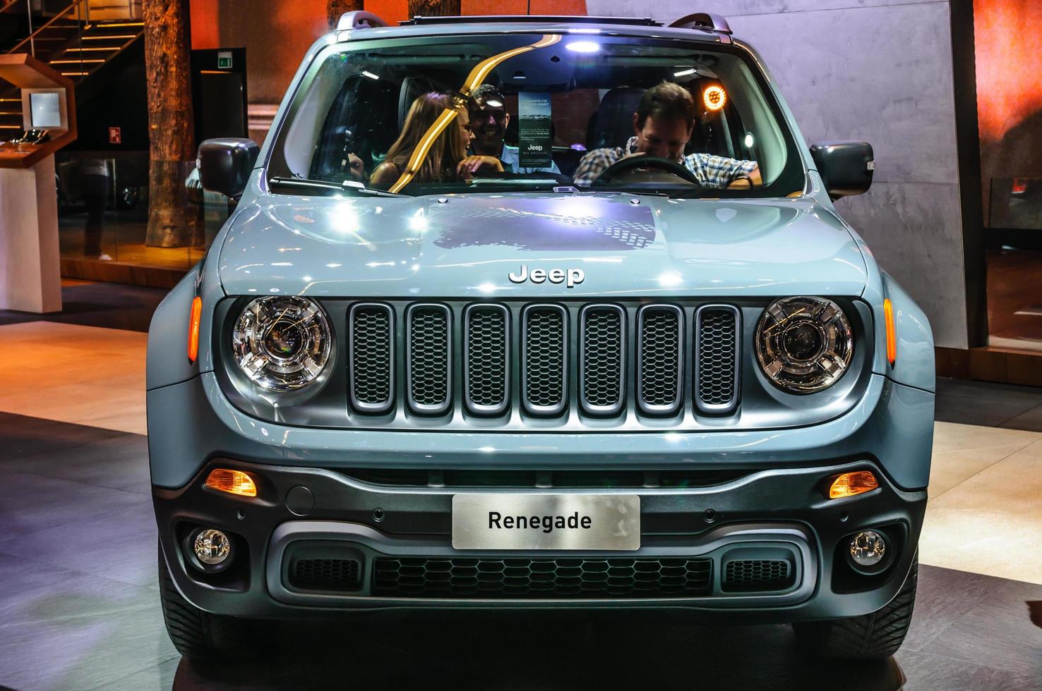 frankfurt - september 2015 jeep renegade auf der iaa internatio vorgestellt foto