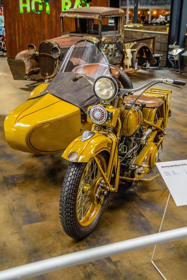 sinsheim, deutschland - mai 2022 gelbes motorrad motorrad harley davidson v vl gespann foto