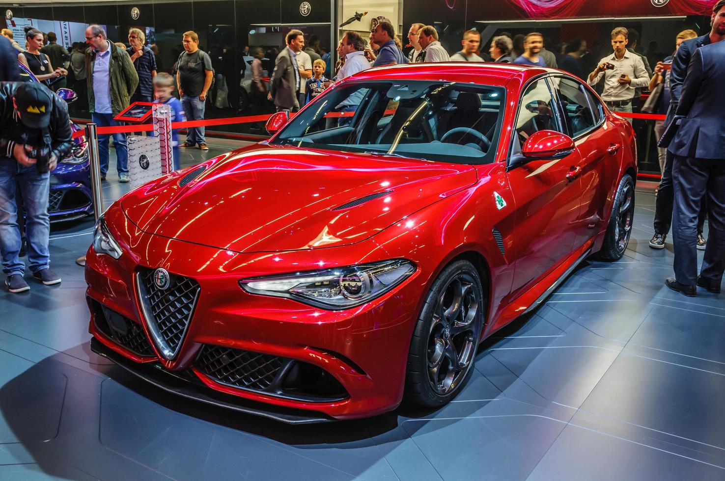 frankfurt - september 2015 alfa romeo giulia präsentiert auf der iaa intern foto