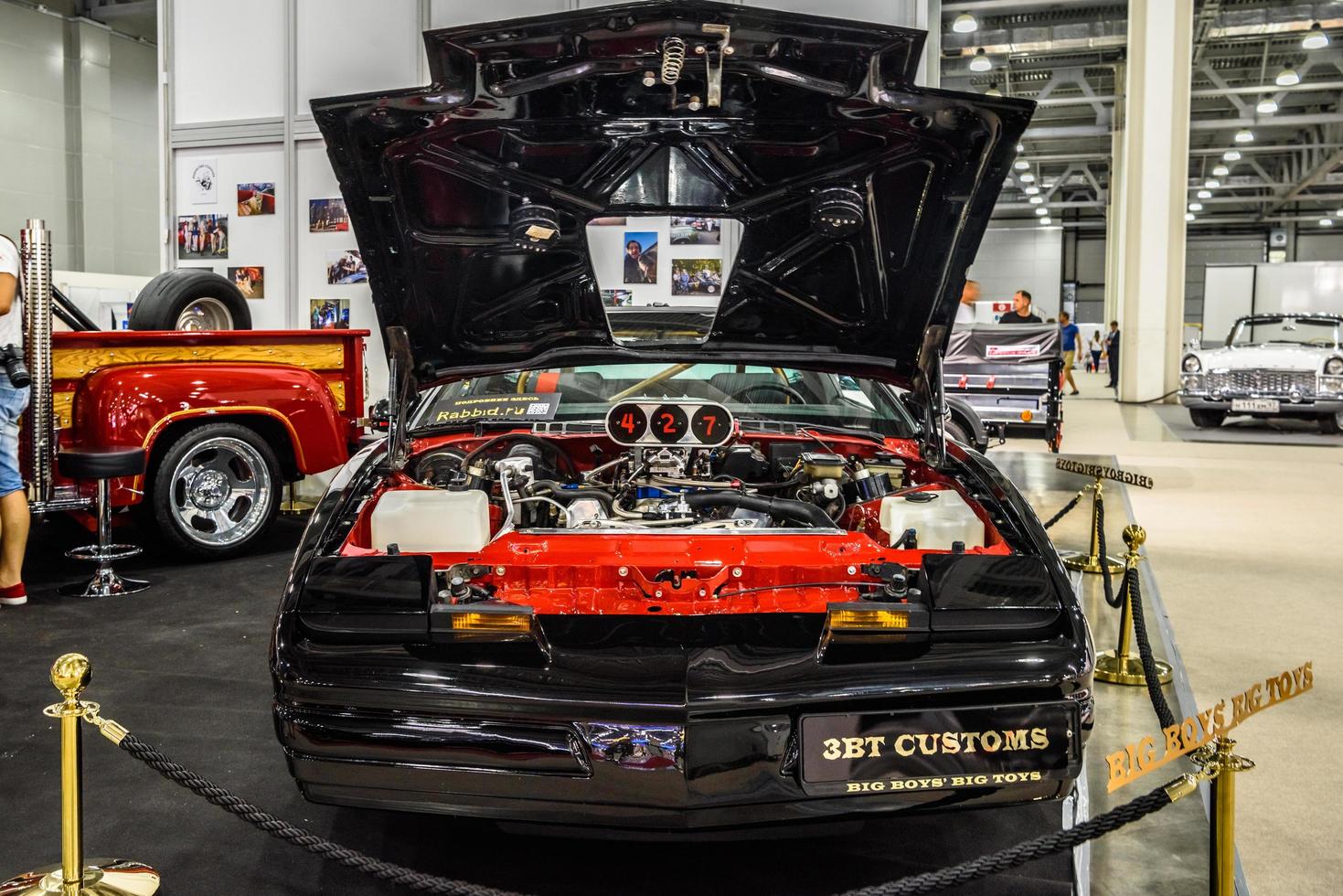 moskau - aug 2016 pontiac firebird 1989 präsentiert auf dem internationalen automobilsalon mias moskau am 20. august 2016 in moskau, russland foto