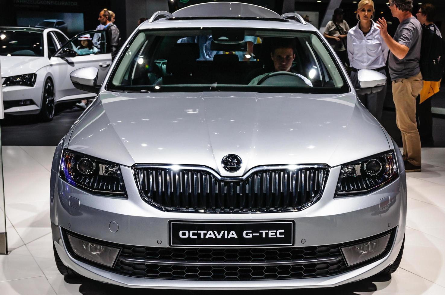 frankfurt - september 2015 skoda octavia g-tec präsentiert auf der iaa inte foto