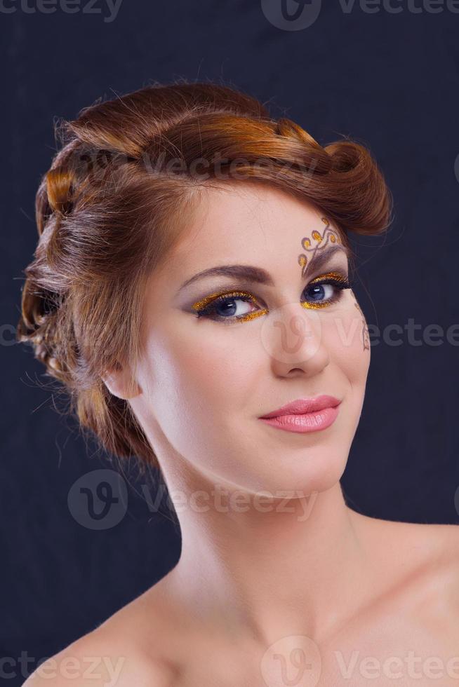 schöne Frau mit Luxus Make-up foto