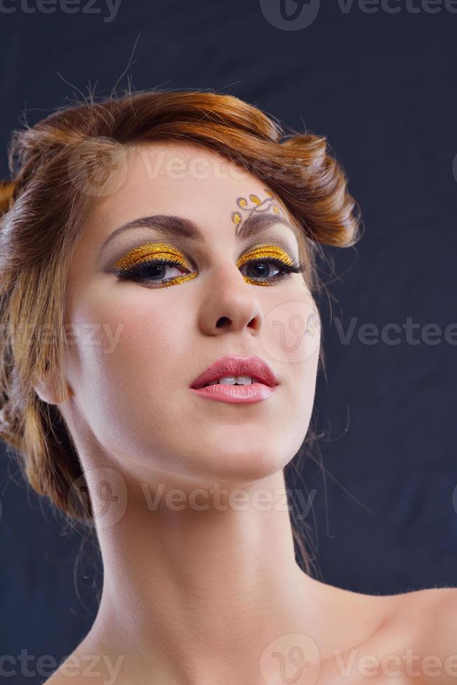 schöne Frau mit Luxus Make-up foto