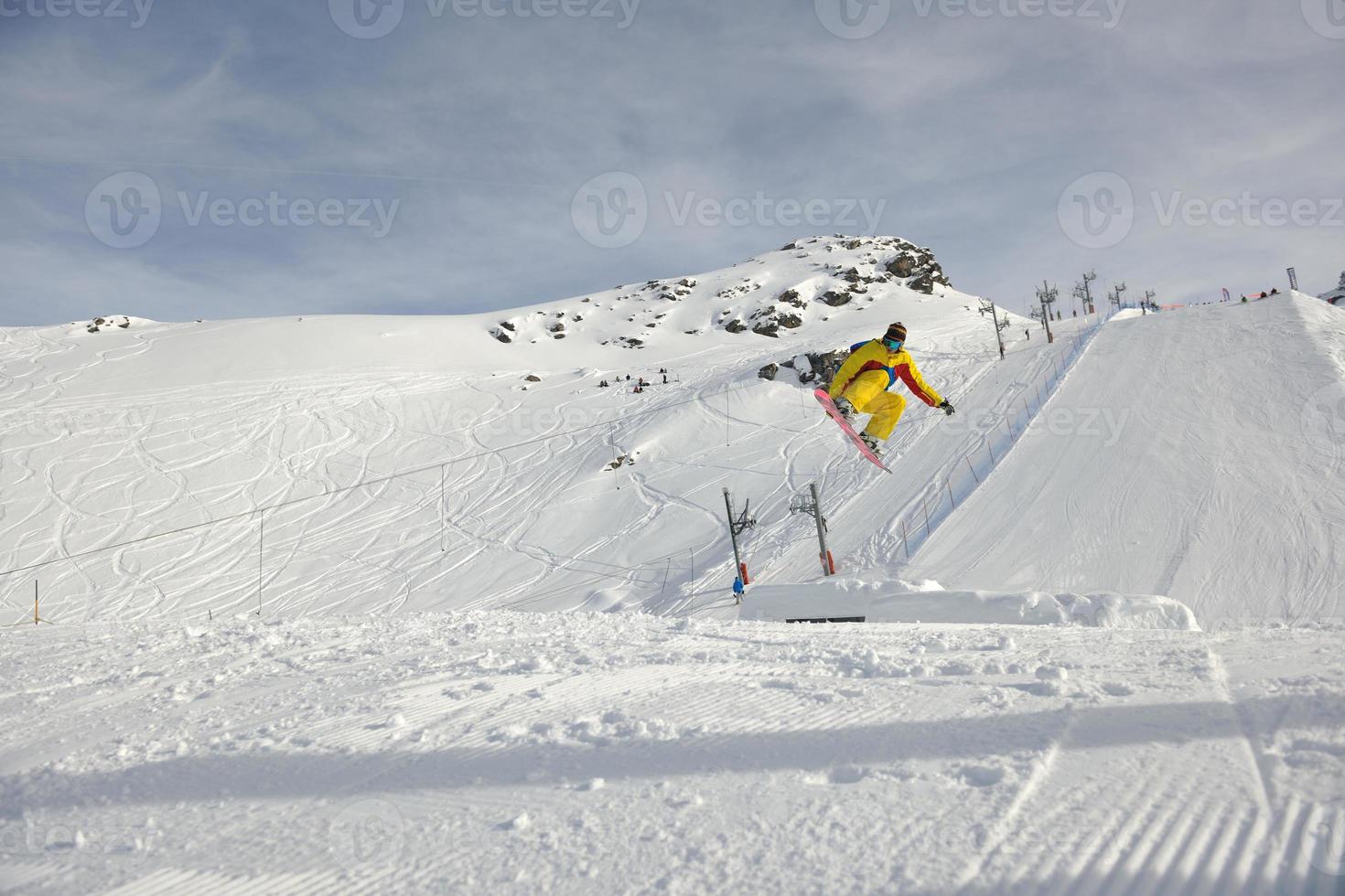 Snowboarder Extremsprung foto