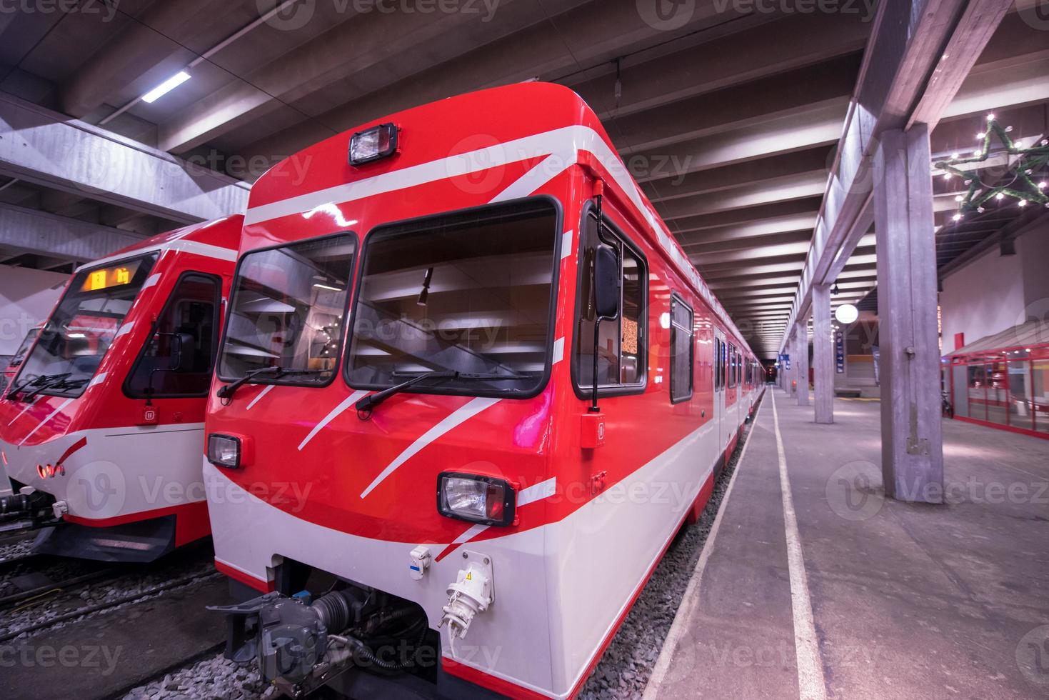 leerer Innenraum der U-Bahnstation foto