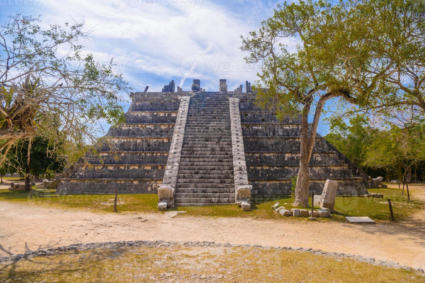 ruinen der el osario-pyramide, chichen itza, yucatan, mexiko, maya-zivilisation foto