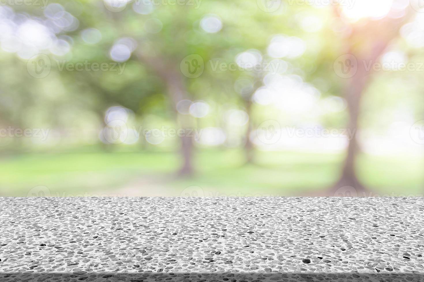 marmortisch mit natürlichem bokeh verschwommen foto