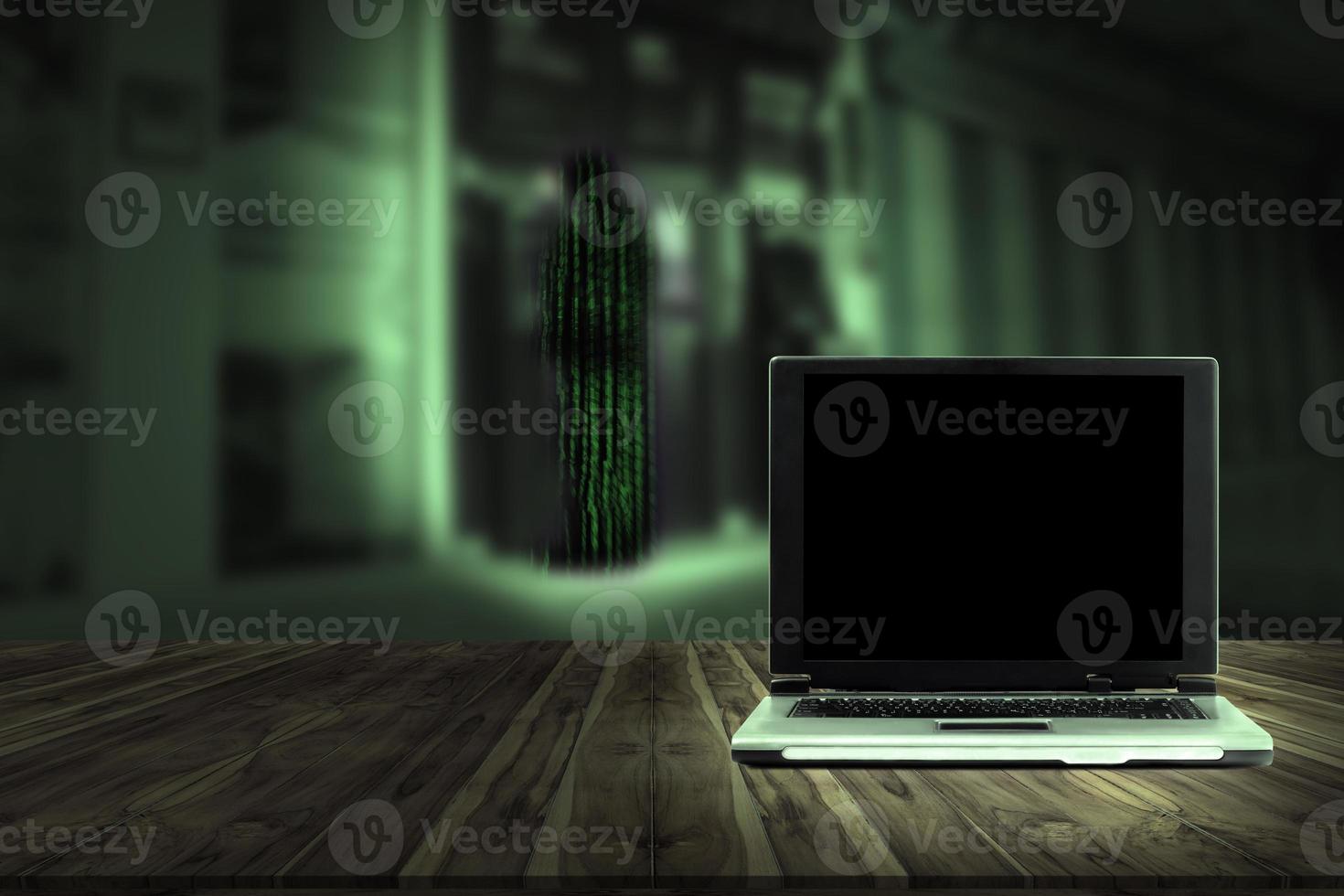 Computer mit Hacker Geldautomat verwischen Hintergrund foto