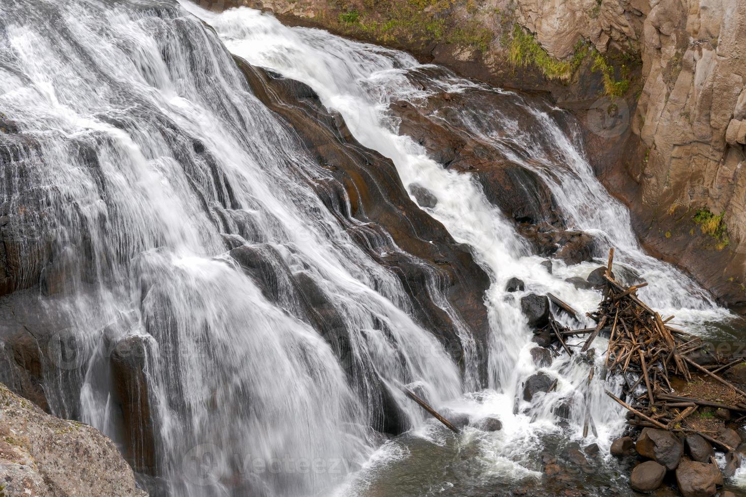 Blick auf Gibbon Falls im Yellowstone foto