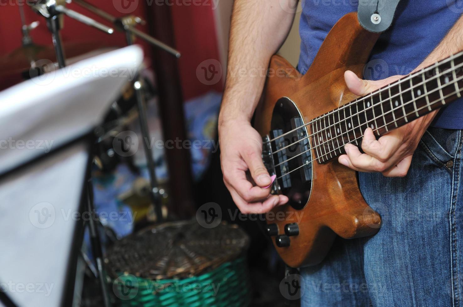 Musikband hat Training in der Garage foto