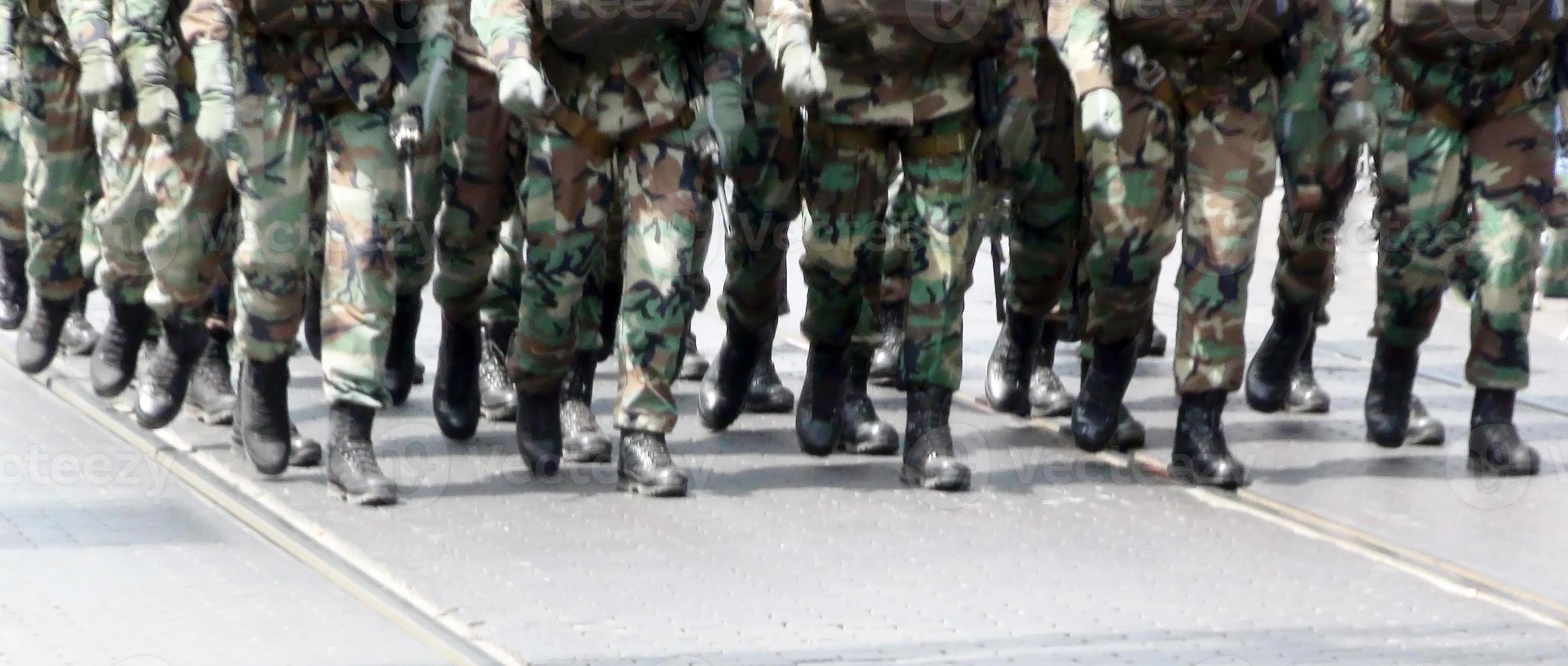 Truppen marschieren foto