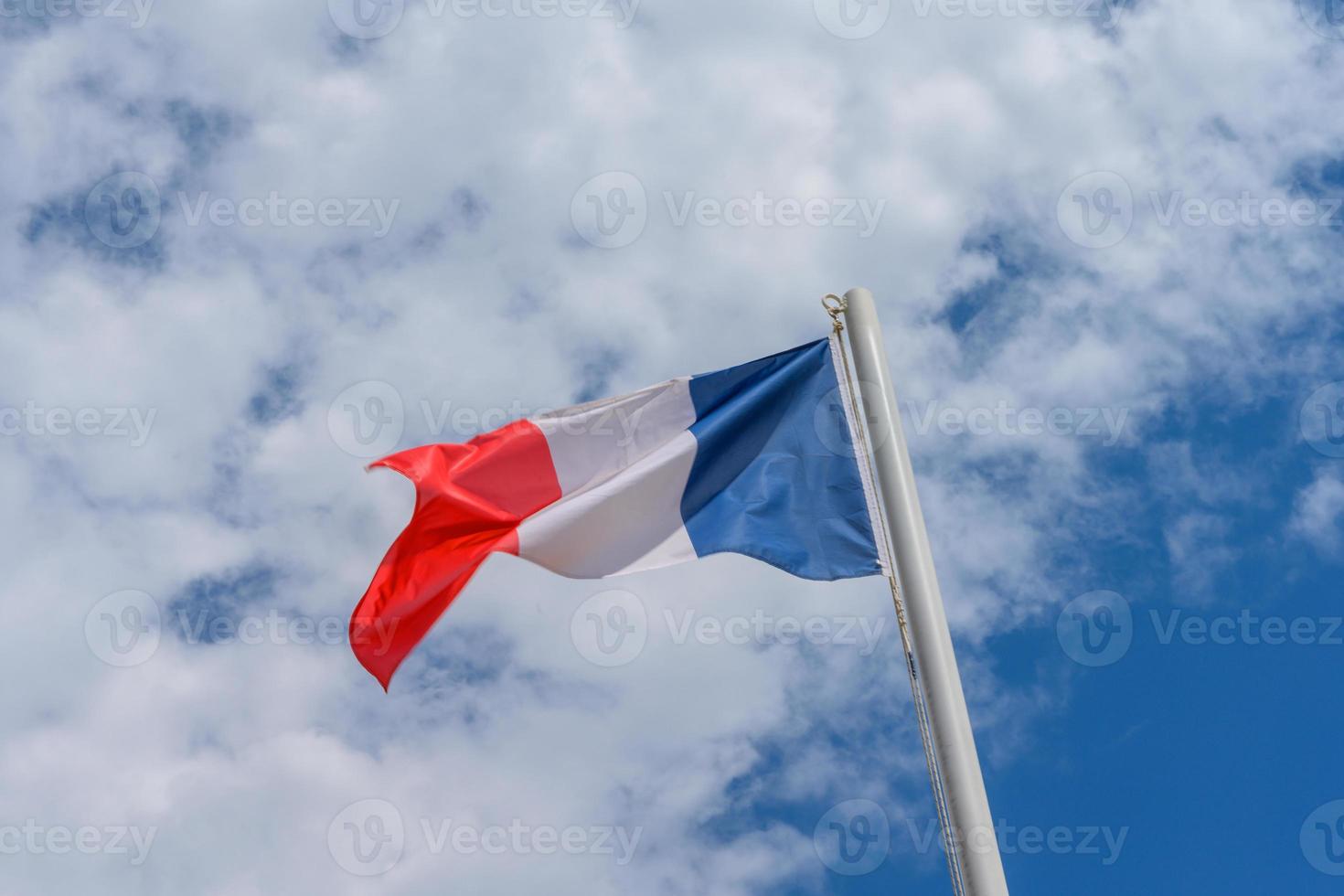 französische Flagge weht im Wind foto