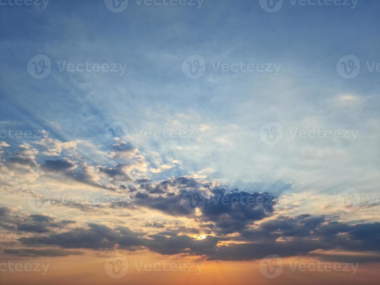 Dramatische Wolken und Himmel in Dunstable Downs of England UK foto