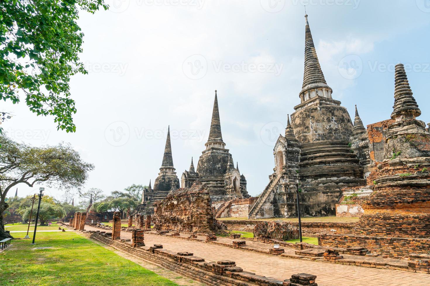 wat phra sri sanphet tempel im bezirk des historischen parks sukhothai, einer unesco-welterbestätte in thailand foto