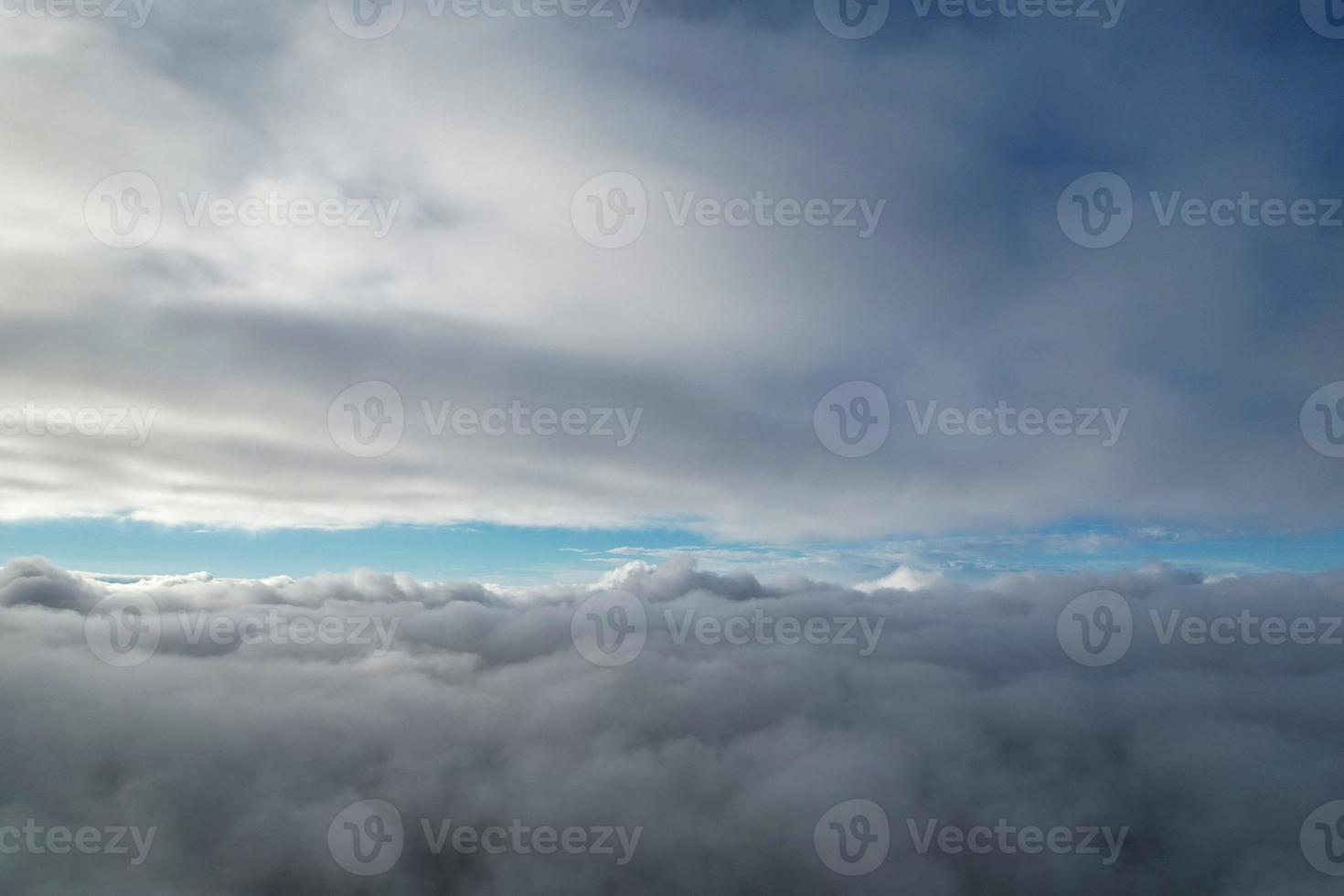 schönste Luftaufnahme von Wolken am Morgen foto