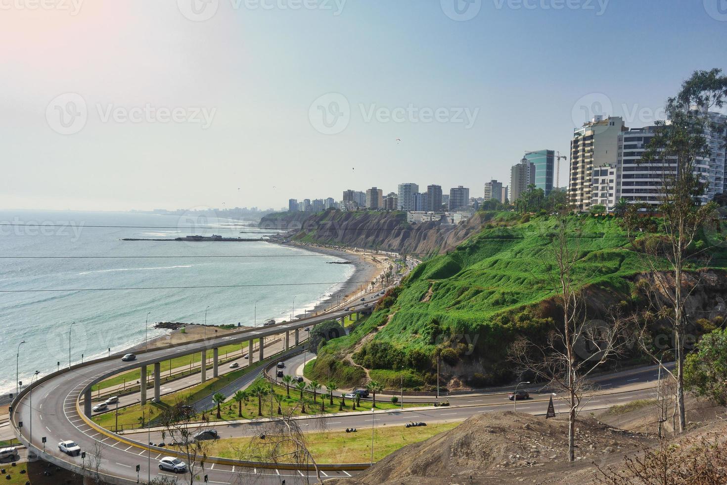 Blick auf die Uferpromenade von Lima, der Hauptstadt von Peru foto