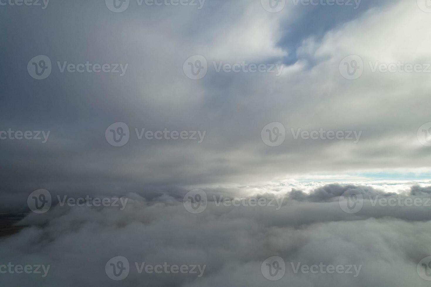 schönste Luftaufnahme von Wolken am Morgen foto