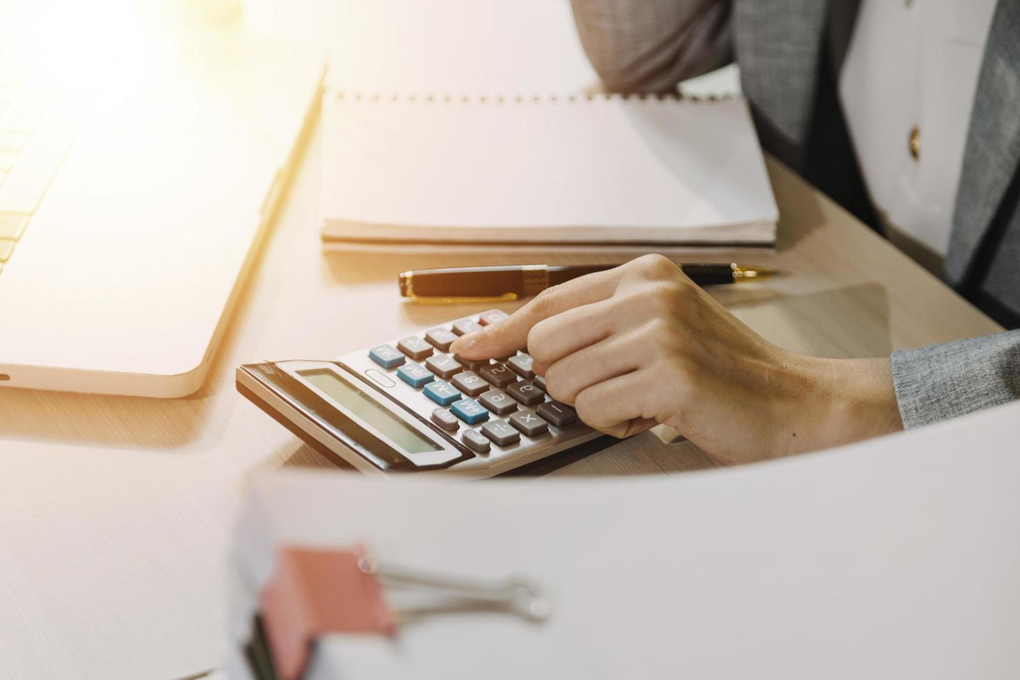 unternehmensberatung treffen arbeiten und brainstorming neues geschäftsprojekt finanzinvestitionskonzept foto