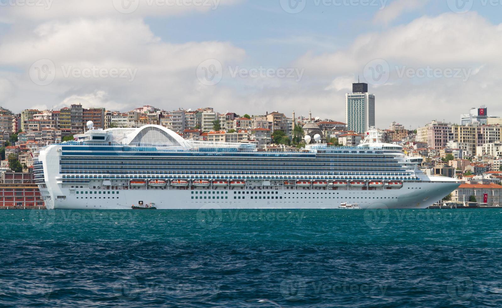 Kreuzfahrtschiff in Istanbul foto