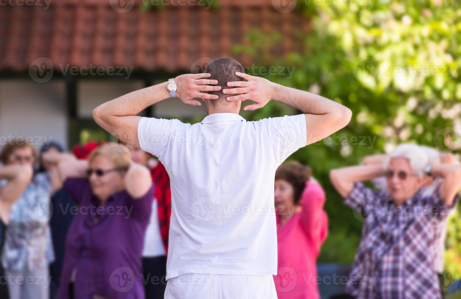 Trainerausbildung motiviert aktive gesunde Senioren foto