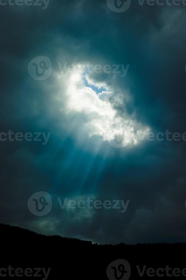 schöne Wolken am Himmel. foto