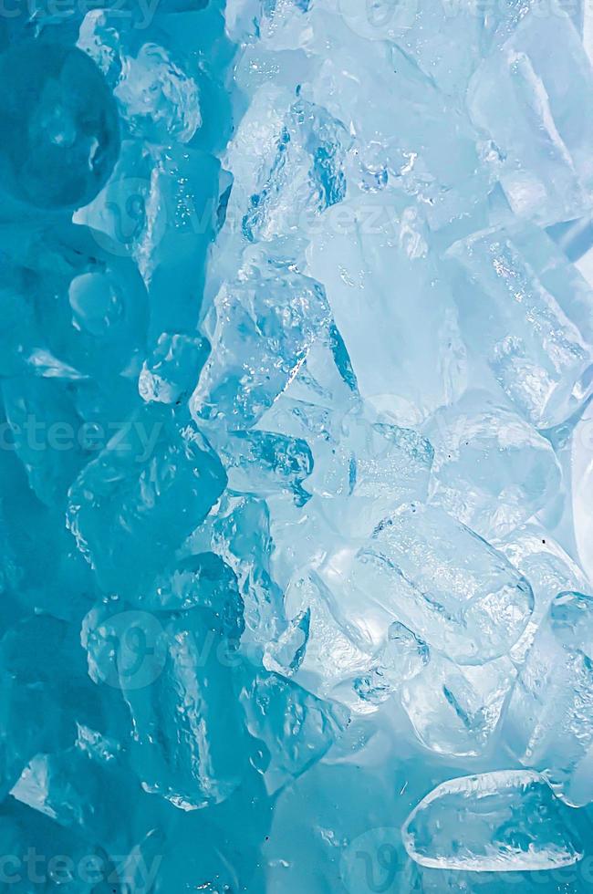 Die Eiswürfelform wurde angepasst, um Farbe hinzuzufügen, sie wird helfen, sich zu erfrischen und Ihnen ein gutes Gefühl zu geben. Eis-Hintergrund foto