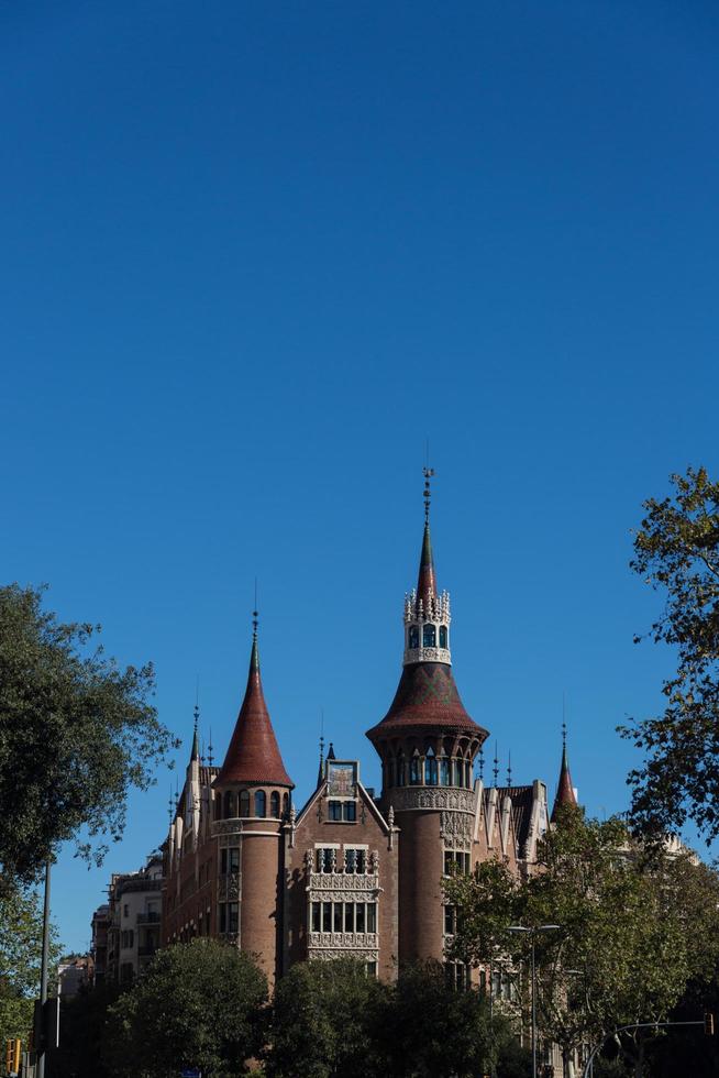 barcelona, spanien, 2022 - modernistisches haus wie ein schloss in der stadt barcelona foto