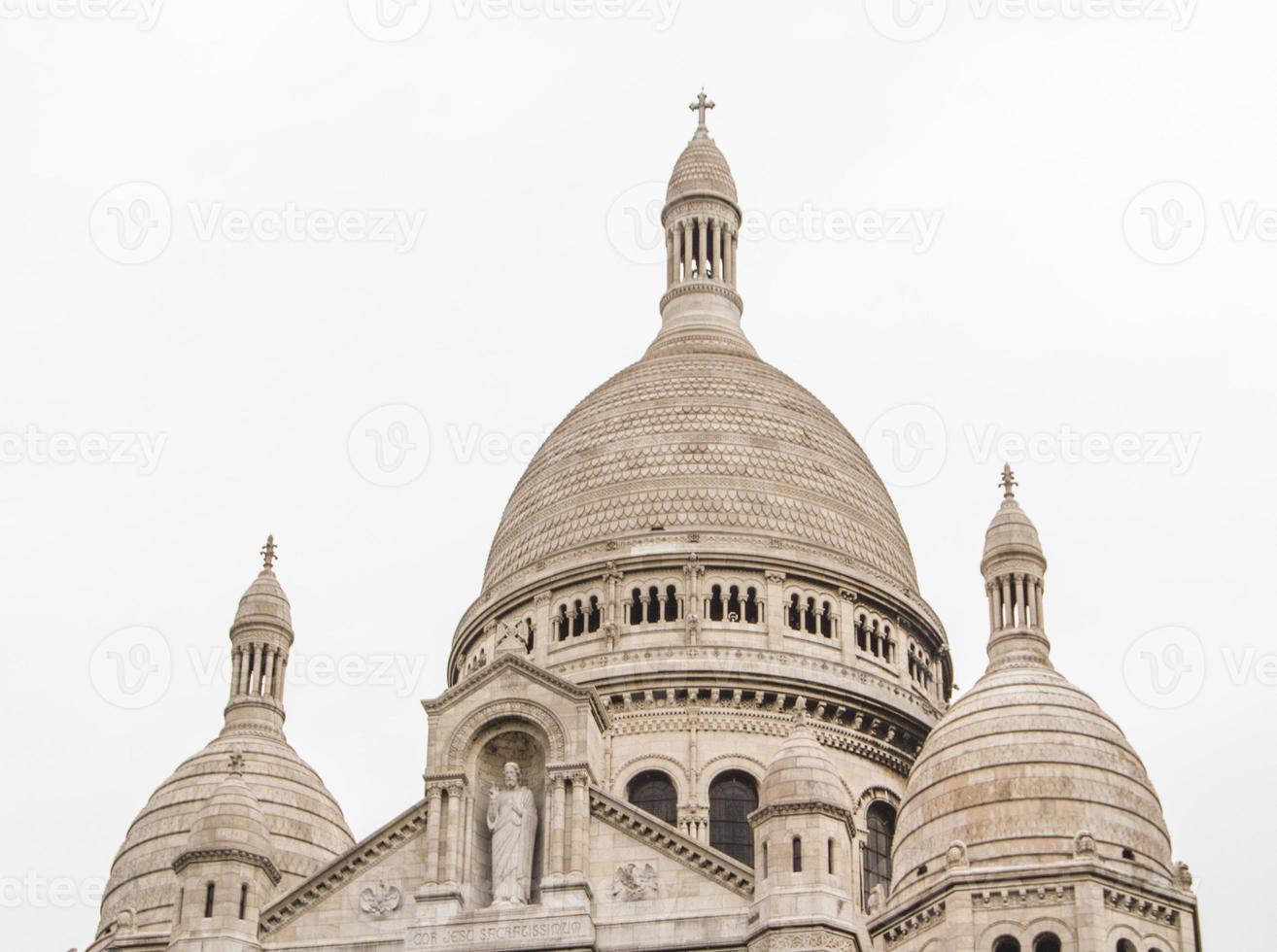 die äußere architektur von sacre coeur, montmartre, paris, frankreich foto