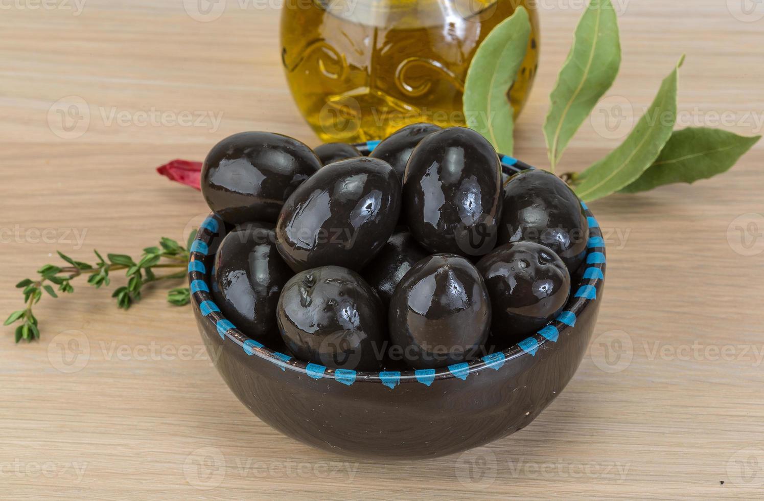 gekochte schwarze Oliven foto