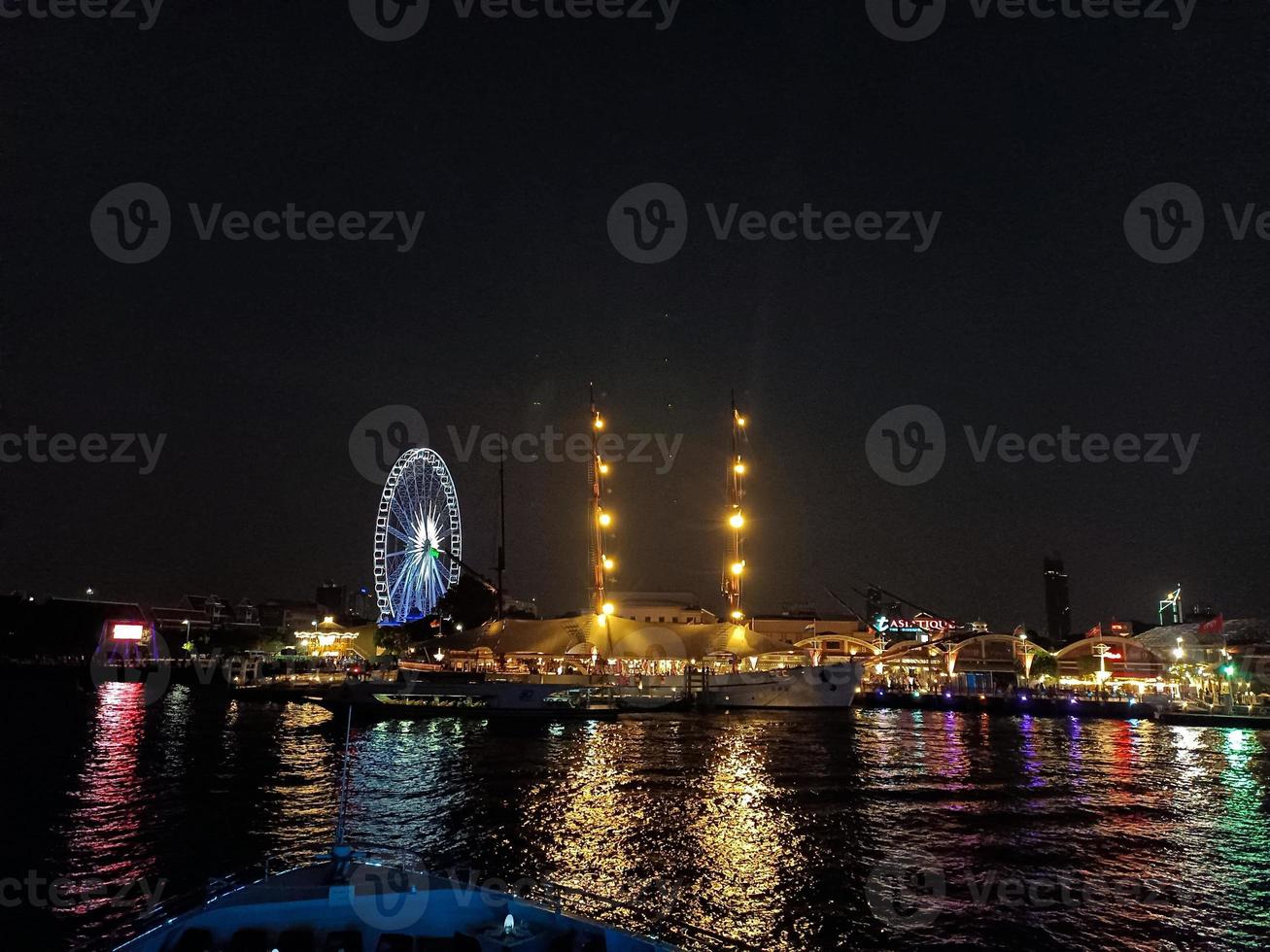 hallo dämmerung nacht chaophaya fluss skyline bunt wasser hintergrund hintergrundbild foto