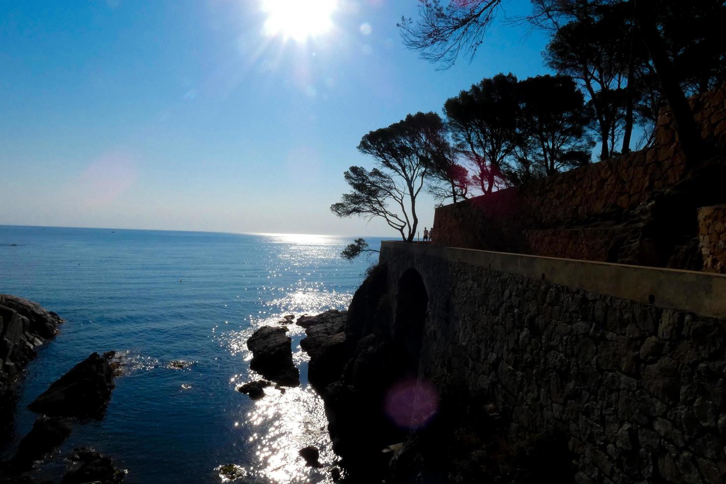 Blick auf die Klippen der katalanischen Costa Brava foto