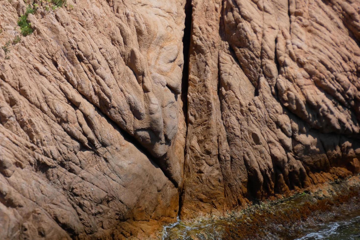 zerklüftete küste, mittelmeerküste an der katalanischen costa brava, sant feliu de guixols foto