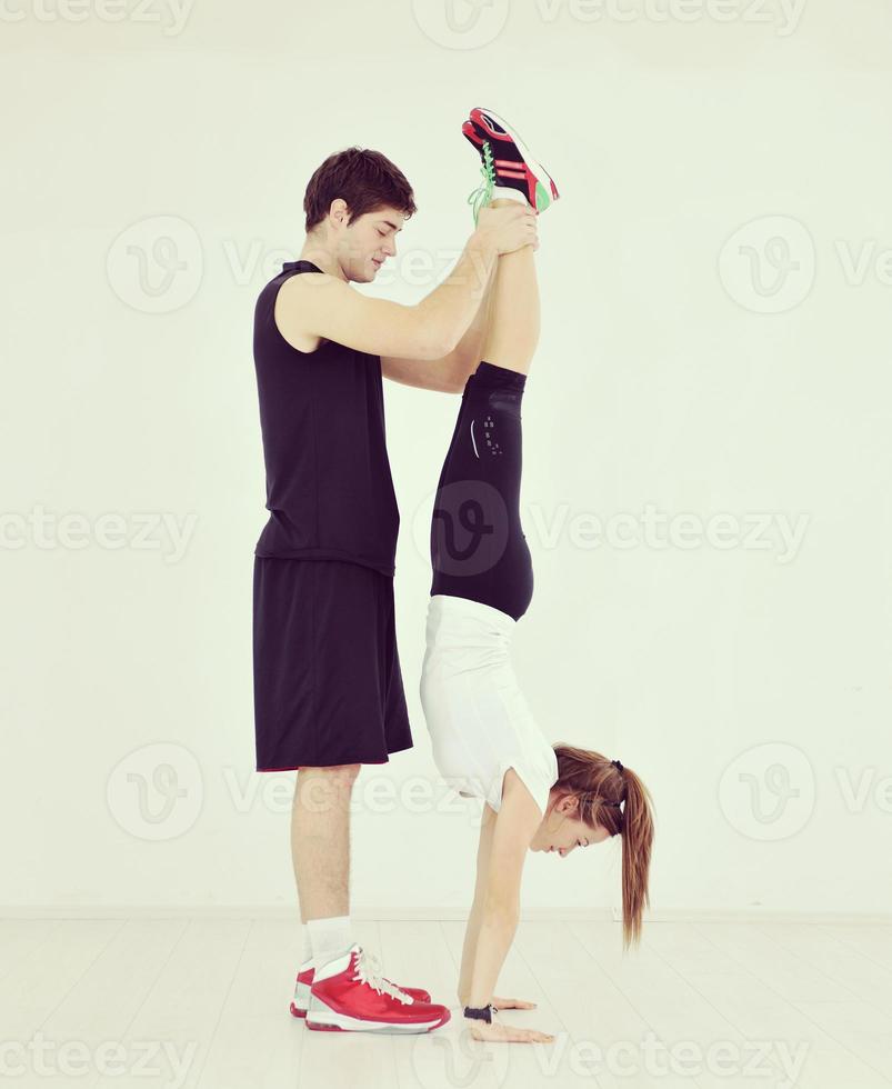 Jugendgruppe im Fitnessclub foto