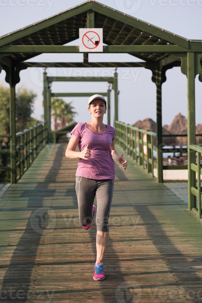 sportliche Frau beim Joggen foto