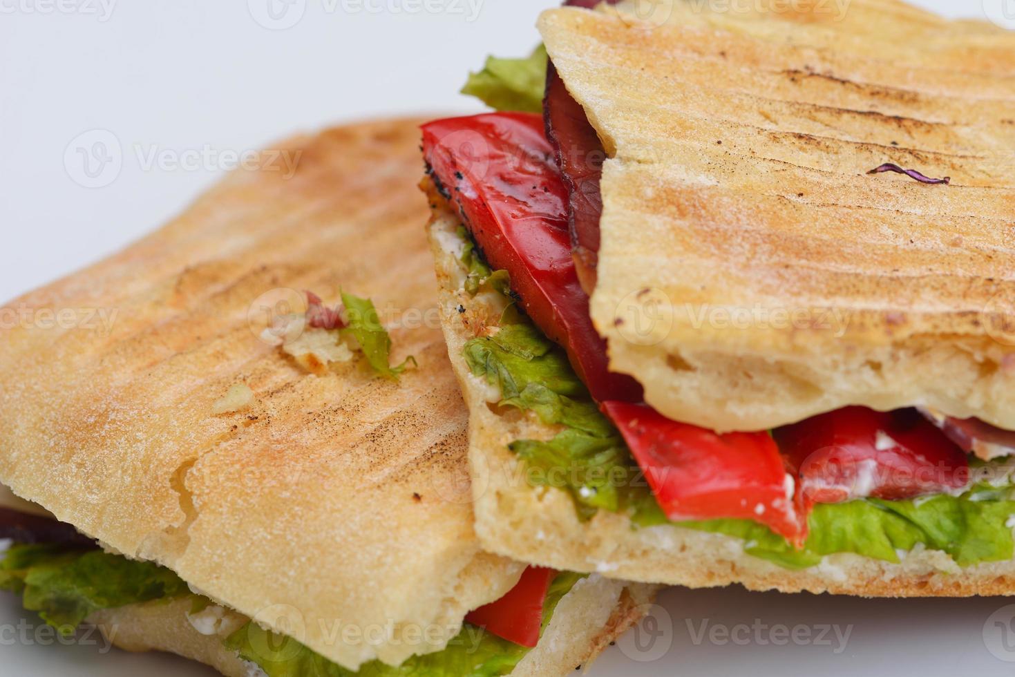 Sandwich auf weißer Oberfläche foto