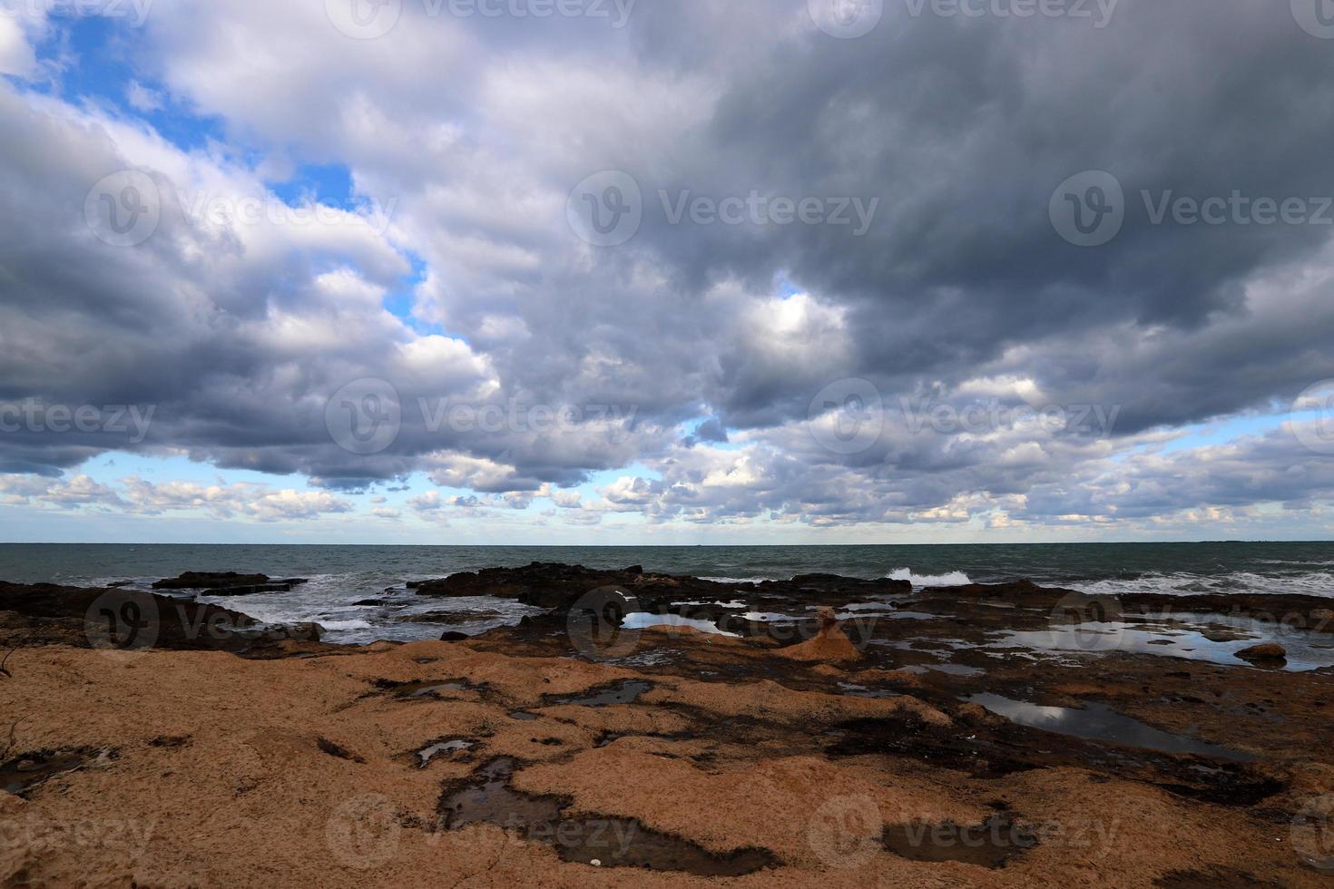 wolken am himmel über dem mittelmeer. foto