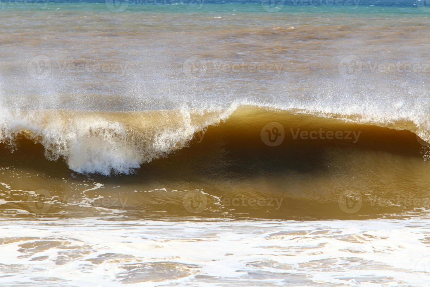 Sturm auf dem Mittelmeer im Norden Israels. foto