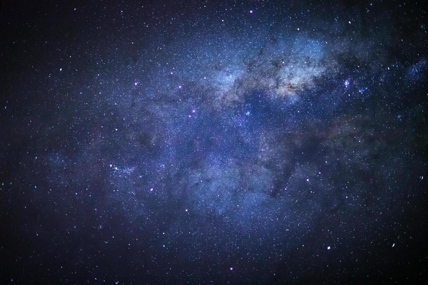 das Zentrum der Milchstraße. Foto mit Langzeitbelichtung. Mit Körnung