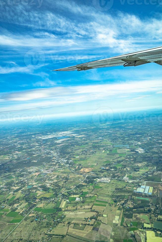 der himmel und das ländliche gebiet der mittleren zone in thailand landansicht. repräsentativ für das Land der Landwirtschaft. foto