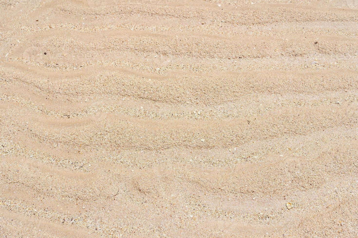 Sandbeschaffenheit. Sandstrand für den Hintergrund. Ansicht von oben. natürlicher sandsteinbeschaffenheitshintergrund. gewellter sandhintergrund für sommerdesigns. foto