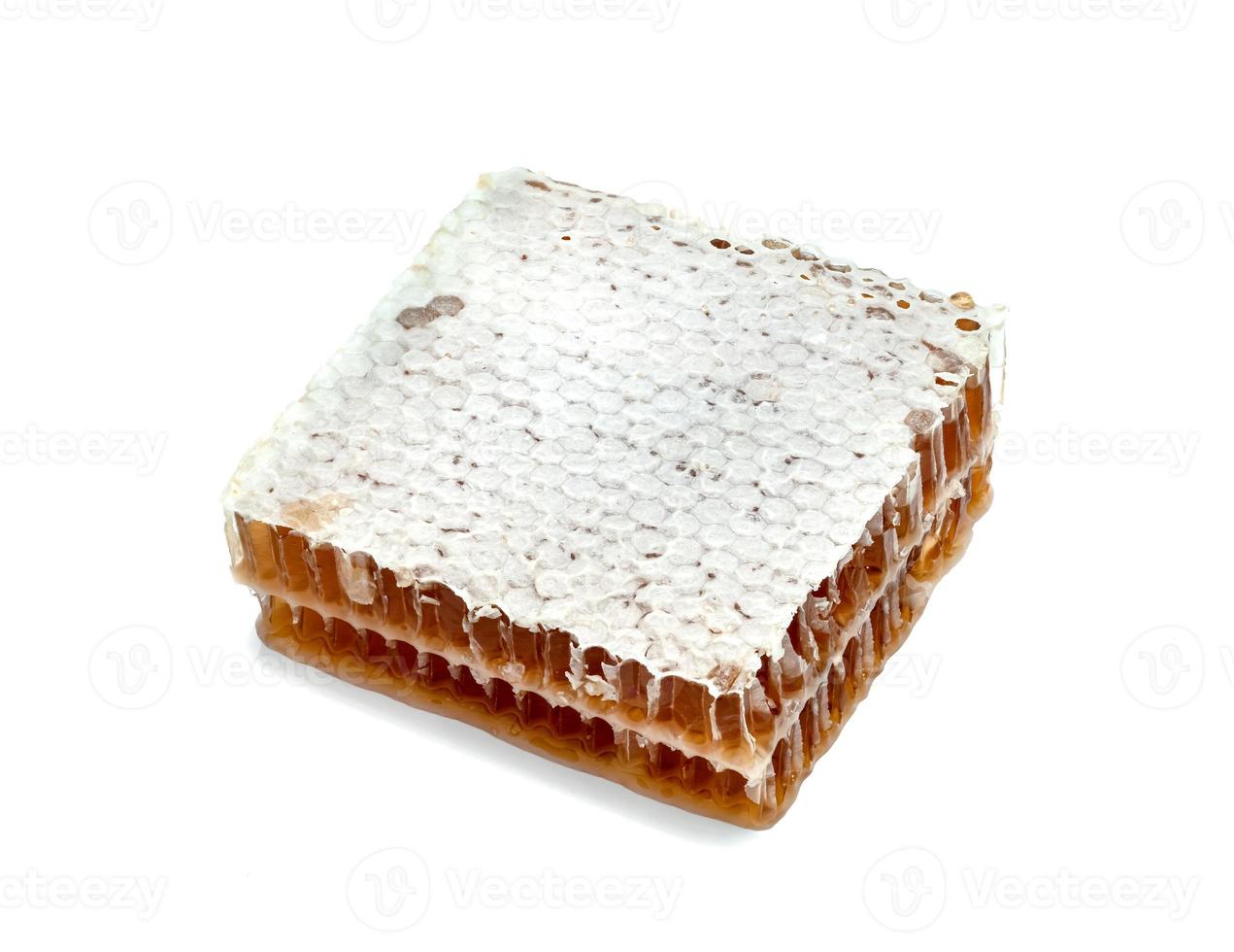 frische Wabenscheibe und Honig isoliert auf weißem Hintergrund foto
