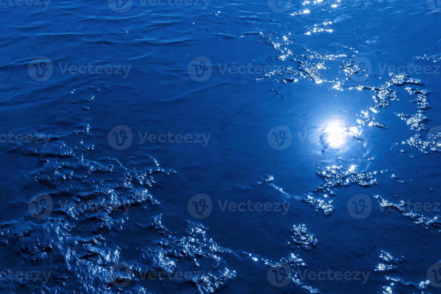 Boden- und Wasseroberfläche, Blauton foto