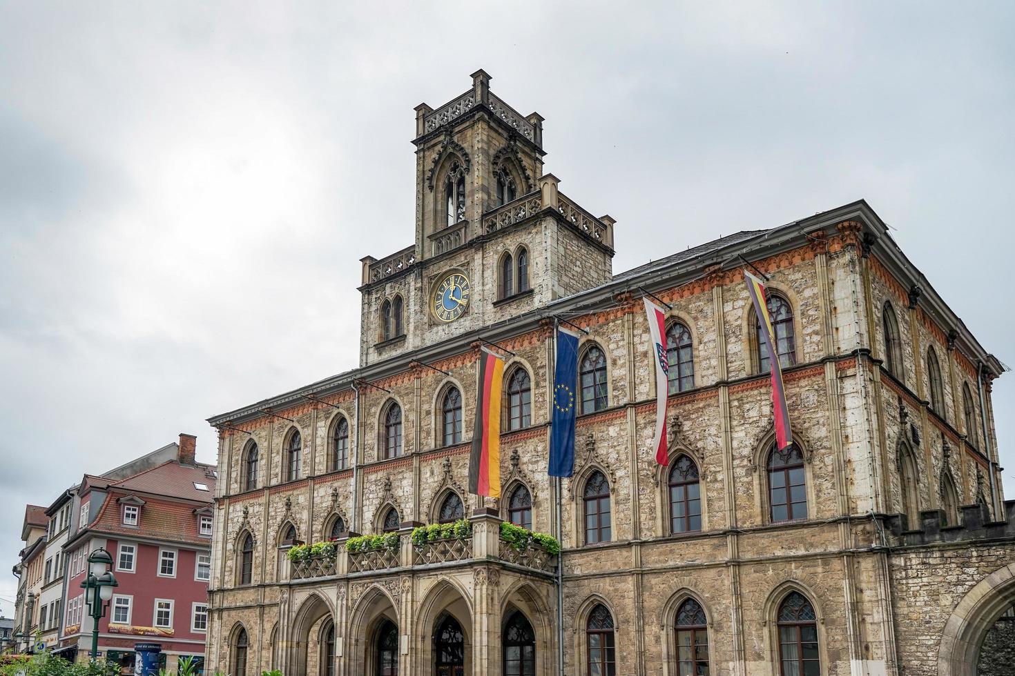 weimar, deutschland, 2014. blick auf das rathaus in weimar, deutschland foto