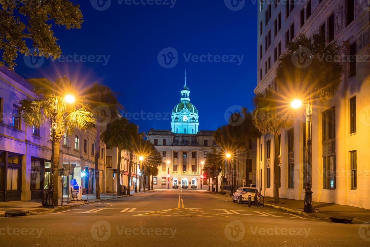 die goldene kuppel des savannah rathauses in savannah foto