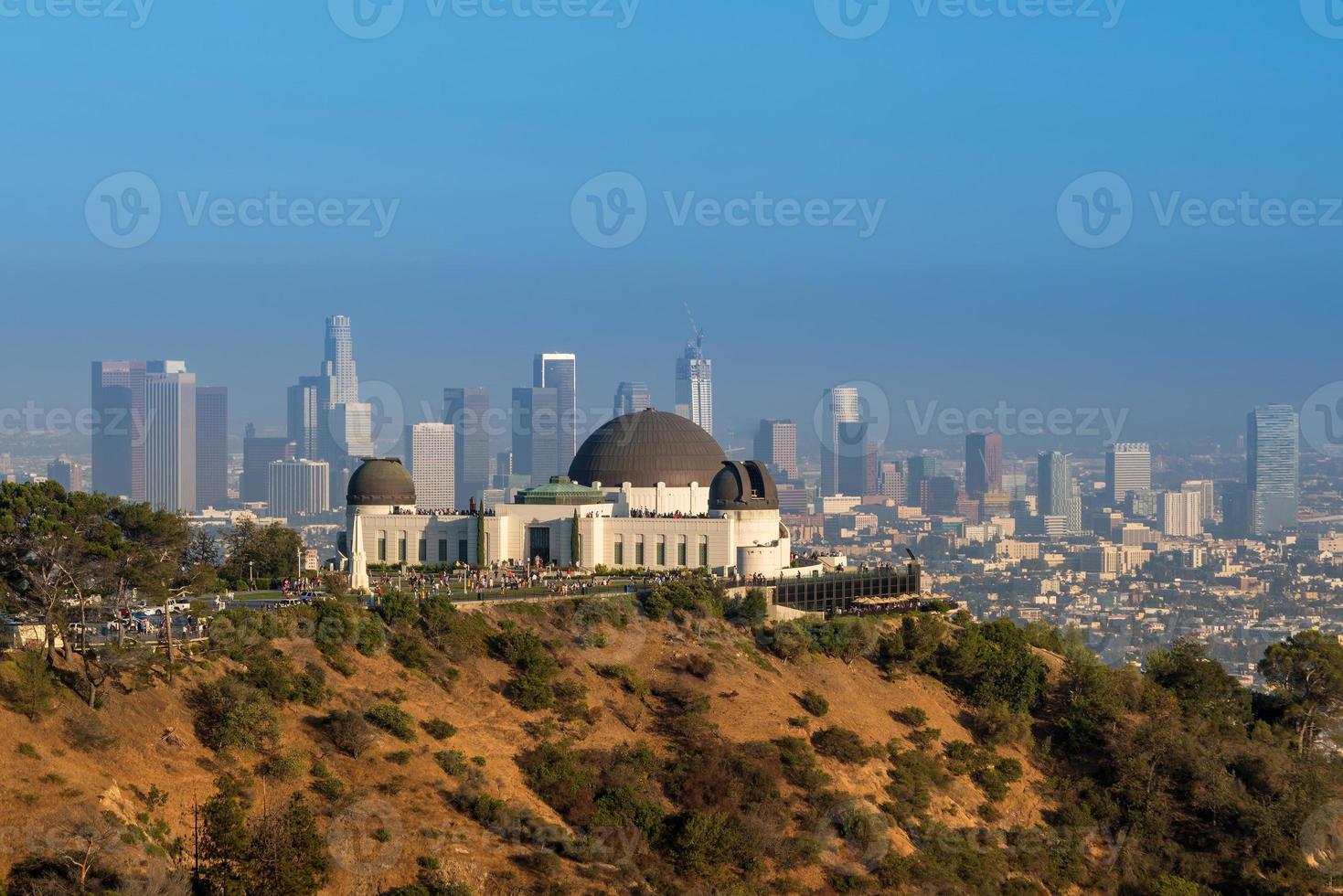 griffith observatory und die innenstadt von los angeles in ca foto