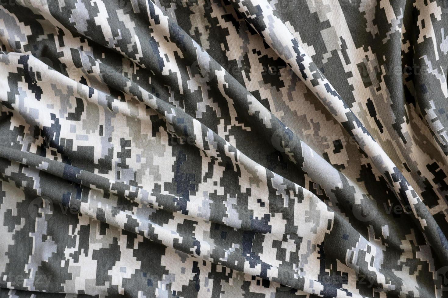 Stoff mit Textur der ukrainischen Militär-Pixeltarnung. Stoff mit Tarnmuster in grauen, braunen und grünen Pixelformen. offizielle uniform der ukrainischen soldaten foto