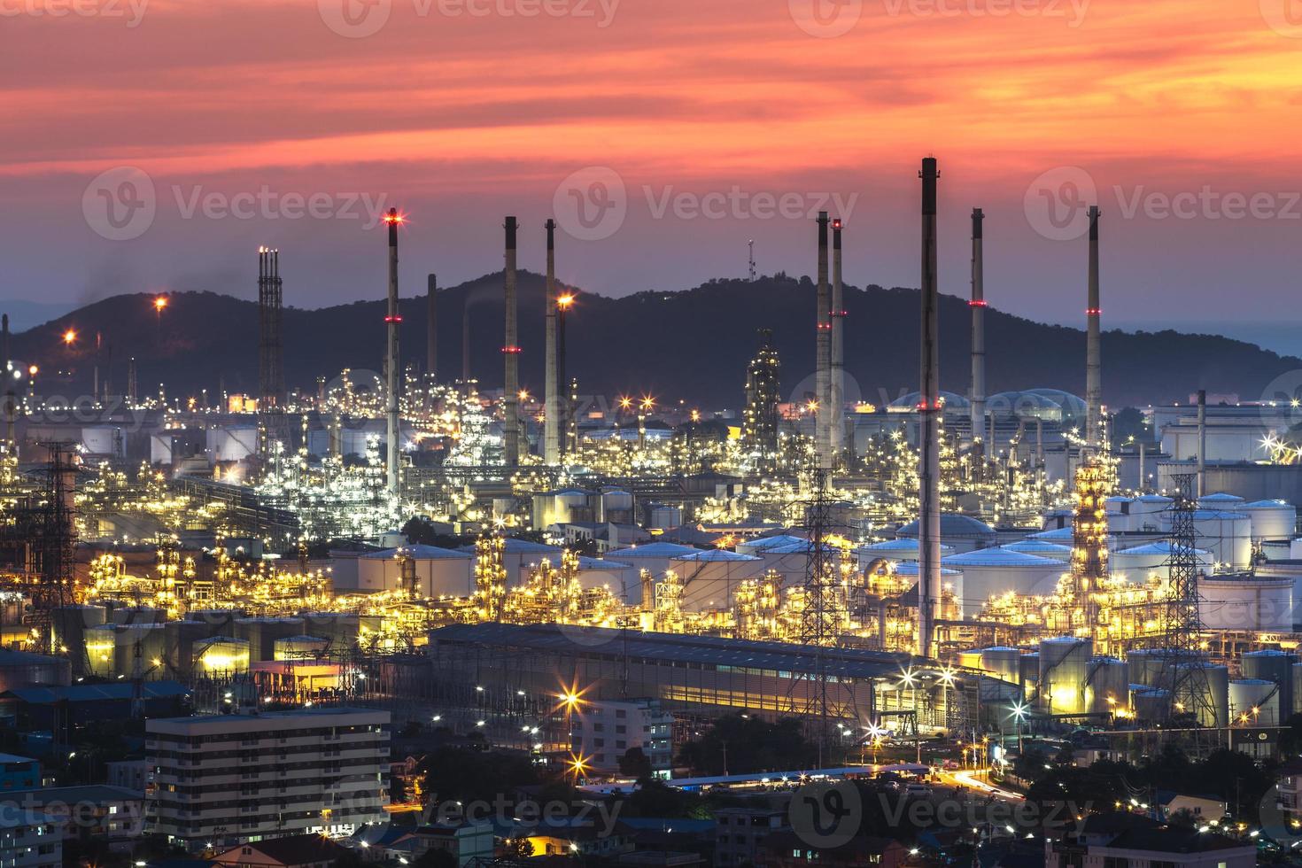 Ölindustrie - Raffineriefabrik foto