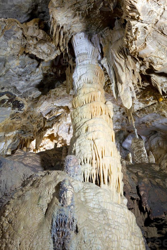 Formationen in der Gokgol-Höhle, Zonguldak, Türkei foto